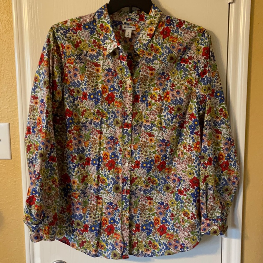 Women’s long sleeve button down shirt